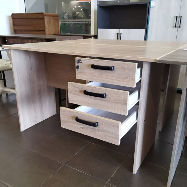 1.4 Meters Small Office Desk